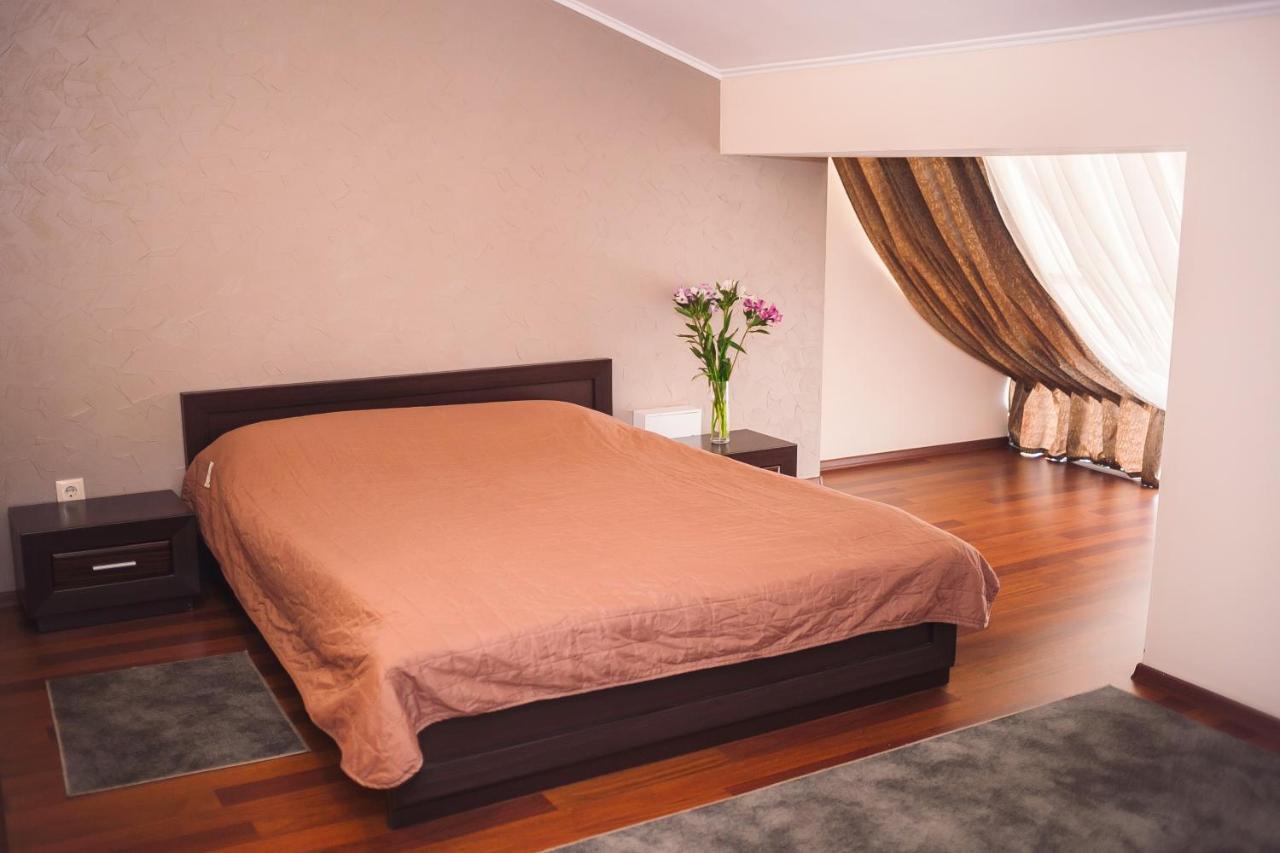 Helen Hotel Mykolaïv Extérieur photo