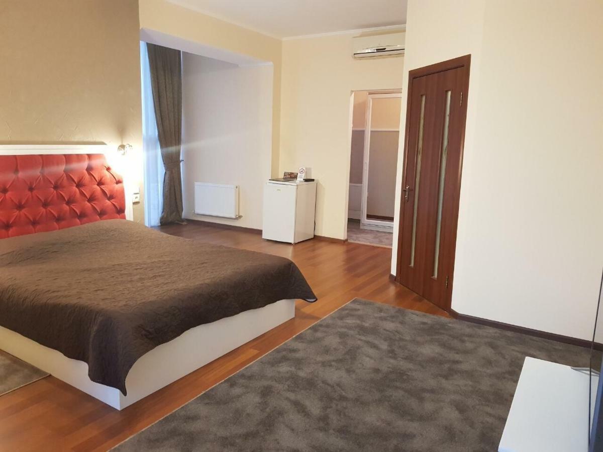 Helen Hotel Mykolaïv Extérieur photo